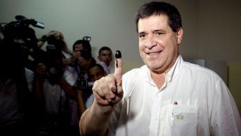 Horacio Cartes con un pulgar pintado. Mario Abdo aumenta su presión con la ayuda de USA. Horacio Cartes con un pulgar pintado. Mario Abdo aumenta su presión con la ayuda de USA.