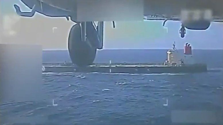 Donald Trump acecha a petroleros cerca Venezuela y cancela vuelos como preludio del ataque