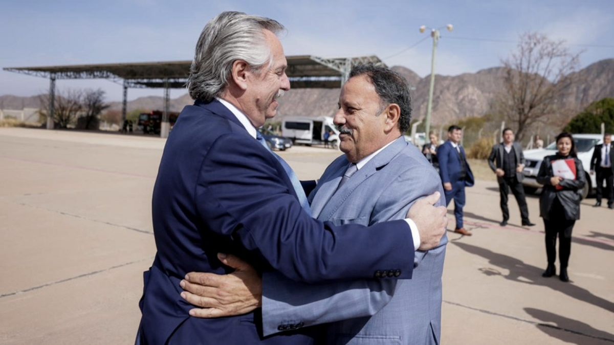Previo al acto de San Martín, Alberto Fernández junto a su amigo, el gobernador de La Rioja Ricardo Quintela.