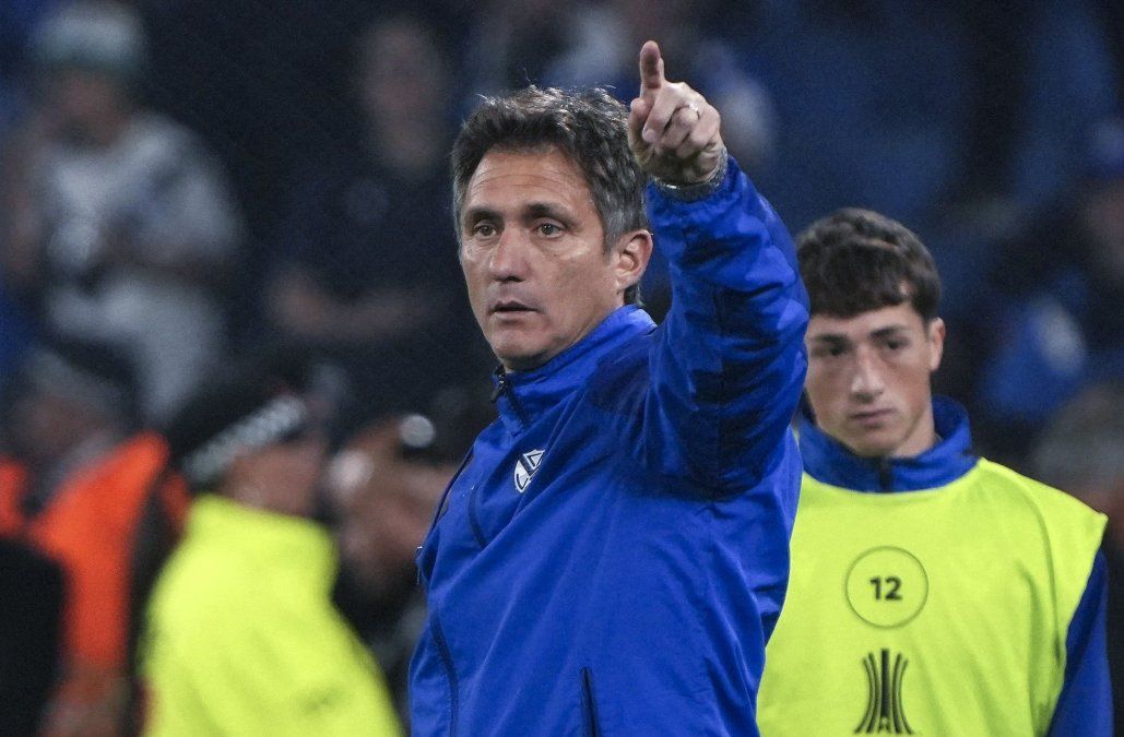 Vélez y Guillermo Barros SchelottoFOTO: (ARCHIVO)/ CLAUDIO FANCHI /NA.