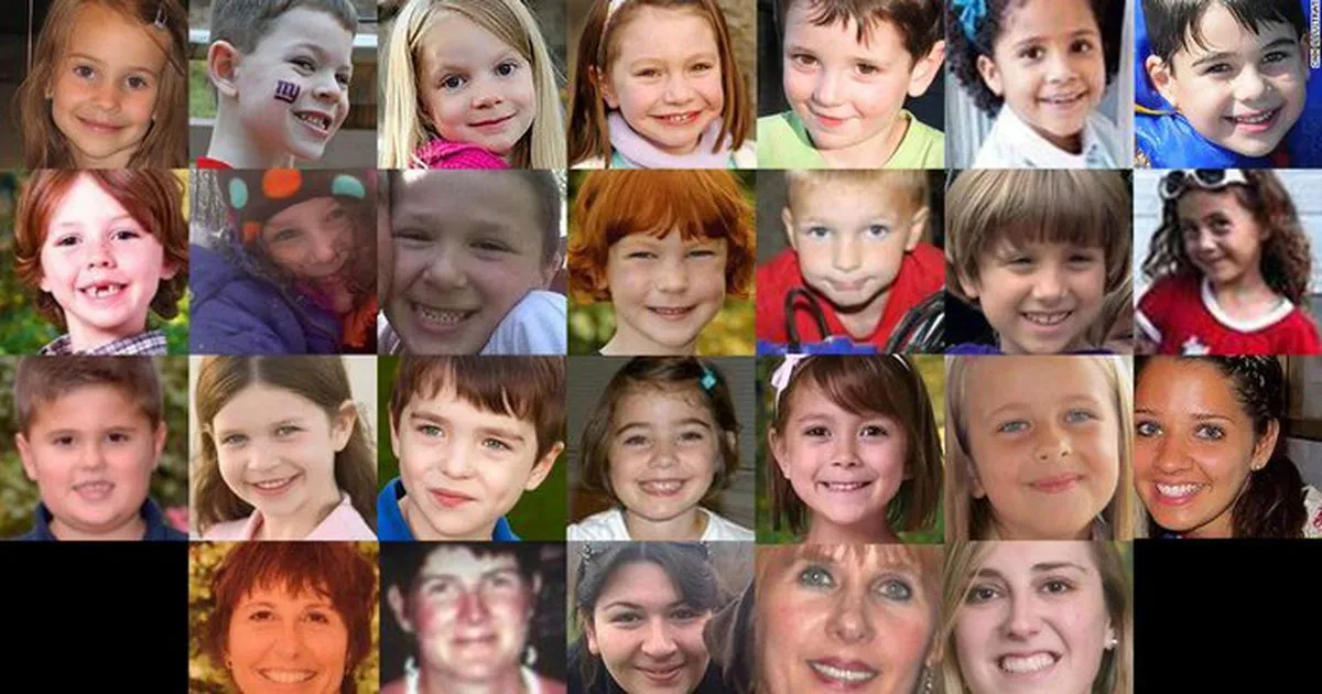 Víctimas de la masacre de la Escuela Primaria de Sandy Hook, que dejó un saldo de veinte menores y seis adultos muertos en 2012.