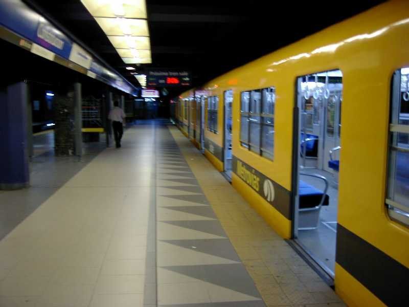 Trabajo postergó la reunión para destrabar el conflicto del subte.-
