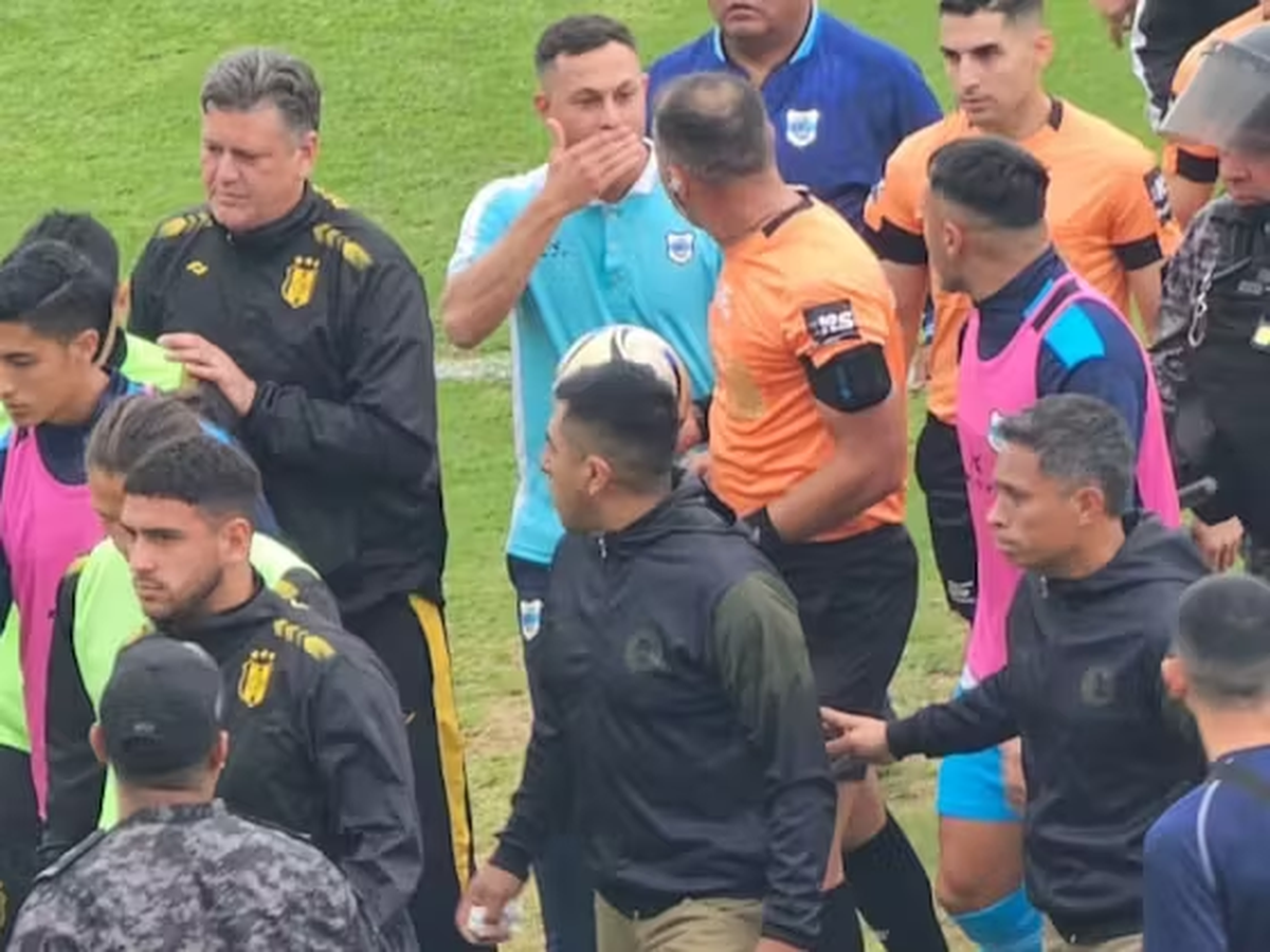 La Comisión Directiva de Gimnasia de Jujuy solicitó que el partido suspendido se complete a puertas cerradas y haciéndose cargo de los gastos de traslado y estadía del equipo rival. Todo en veremos... La Comisión Directiva de Gimnasia de Jujuy solicitó que el partido suspendido se complete a puertas cerradas y haciéndose cargo de los gastos de traslado y estadía del equipo rival. Todo en veremos...