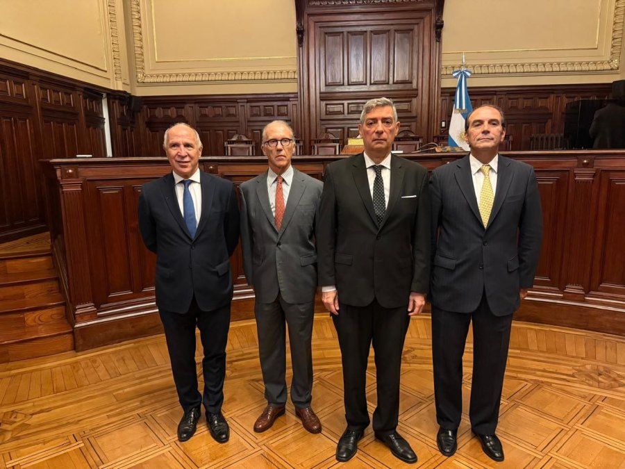 Primera foto oficial de Manuel García-Mansilla como juez de la Corte Suprema en comisión. Primera foto oficial de Manuel García-Mansilla como juez de la Corte Suprema en comisión.