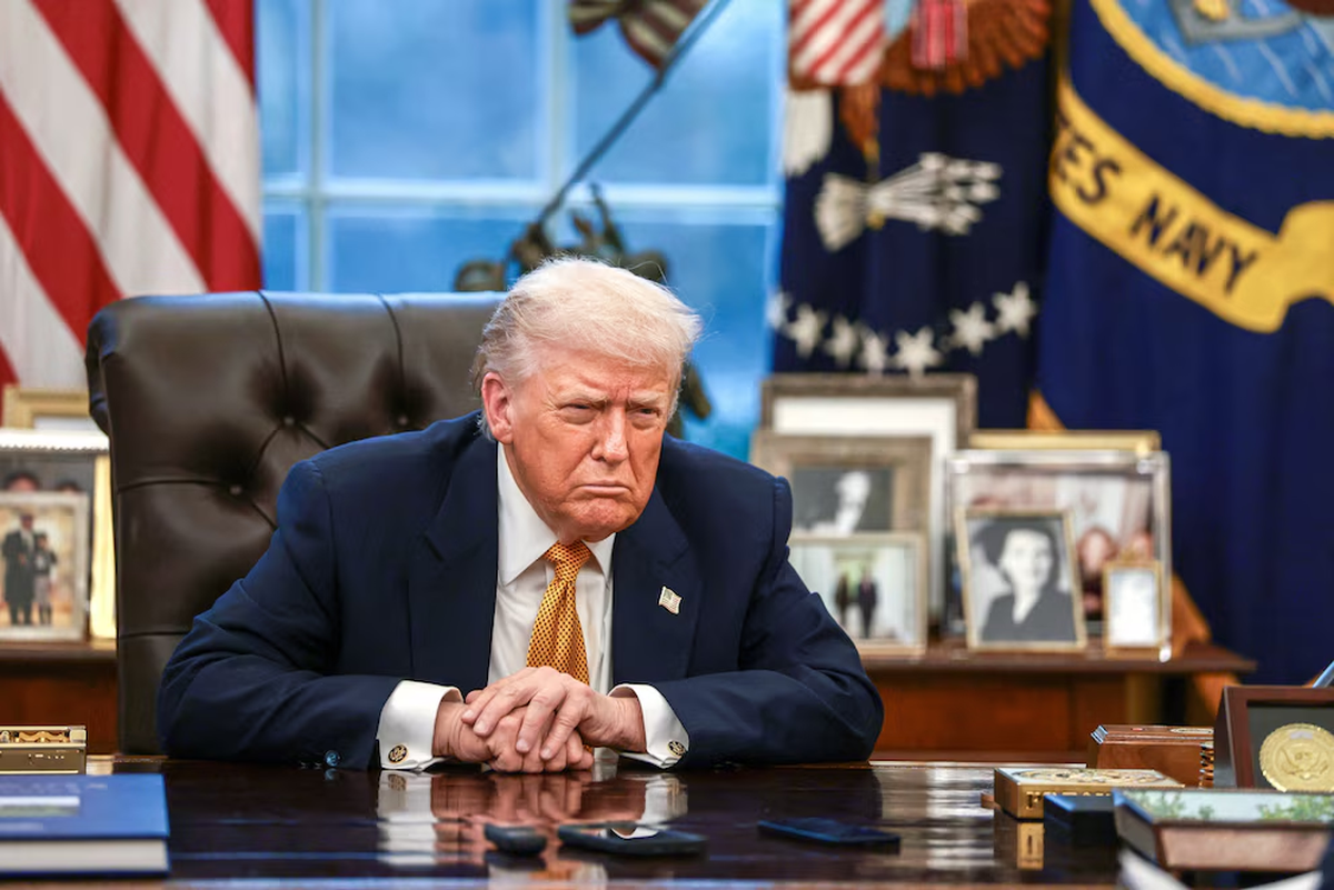 El presidente de Estados Unidos, Donald Trump, es entrevistado por el corresponsal de Reuters en la Casa Blanca, Steve Holland (no en la foto), durante una entrevista exclusiva en el Despacho Oval de la Casa Blanca en Washington, D.C., Estados Unidos, 14 de enero, 2026. REUTERS/Evelyn Hockstein El presidente de Estados Unidos, Donald Trump, es entrevistado por el corresponsal de Reuters en la Casa Blanca, Steve Holland (no en la foto), durante una entrevista exclusiva en el Despacho Oval de la Casa Blanca en Washington, D.C., Estados Unidos, 14 de enero, 2026. REUTERS/Evelyn Hockstein