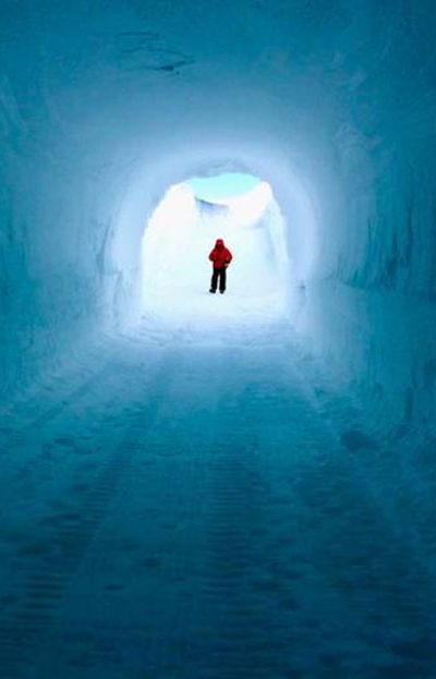 Científicos crean alucinante cueva en la Antártida y lo que guarda es decisivo