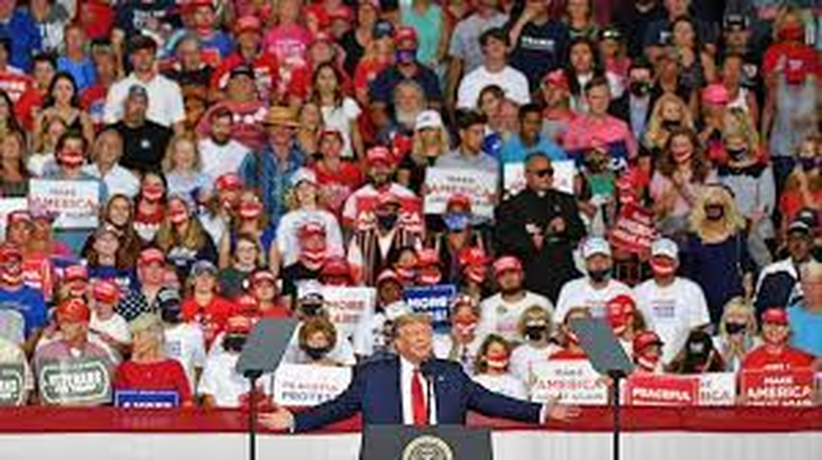 Donald Trump ovacionado por su electorado. Donald Trump ovacionado por su electorado.