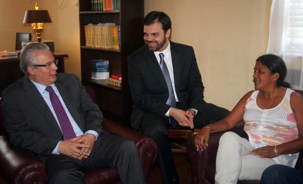 Garzón con Milagro Sala y el juez Fernando Poviña que condenó a Carlos Blaquier