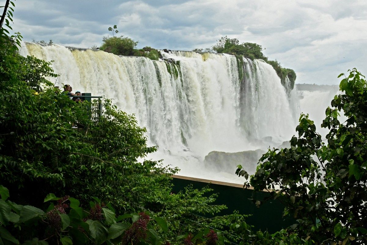 Cataratas del Iguazú, vistas desde Foz de Iguazú, Brasil, en la triple frontera con Argentina y Paraguay, el 21/12/2025. Cataratas del Iguazú, vistas desde Foz de Iguazú, Brasil, en la triple frontera con Argentina y Paraguay, el 21/12/2025.
