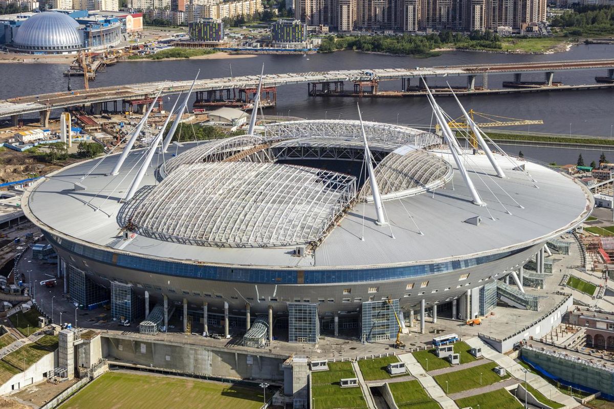 Zenit Arena San Petersburgo o Gazprom San Petersburgo, una de las obras del escándalo. La Selección Argentina jugó aquí en 2018.