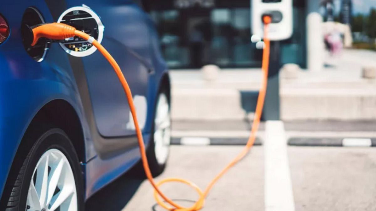 Los fabricantes chinos de vehículos eléctricos lograron un aumento interanual del 34%, ayudado por subsidios gubernamentales de hasta US$2.800 por unidad a quienes cambien sus automóviles viejos por vehículos eléctricos. Los fabricantes chinos de vehículos eléctricos lograron un aumento interanual del 34%, ayudado por subsidios gubernamentales de hasta US$2.800 por unidad a quienes cambien sus automóviles viejos por vehículos eléctricos.