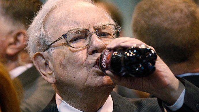 Warren Buffett afirma que acaparar dinero en efectivo es un gran error en tiempos de guerra.