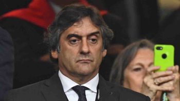 Di carlo definió el fururo de Francescoli en River. Di carlo definió el fururo de Francescoli en River.