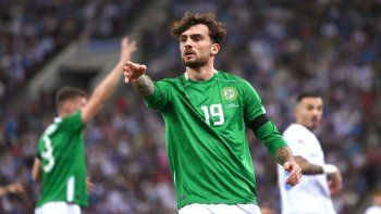 Troy Parrot le da el 1 a 0 a Irlanda sobre Portugal y Cristiano Ronaldo debe esperar para ir al Mundial 2026. Troy Parrot le da el 1 a 0 a Irlanda sobre Portugal y Cristiano Ronaldo debe esperar para ir al Mundial 2026.