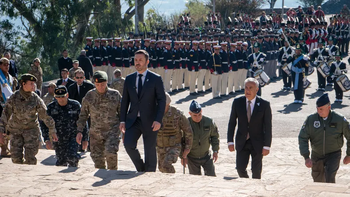 En medio de un fuerte malestar, solo hay fuertes críticas anticipándose a un proyecto, que no creen que pueda llegar a buen puerto. En medio de un fuerte malestar, solo hay fuertes críticas anticipándose a un proyecto, que no creen que pueda llegar a buen puerto.