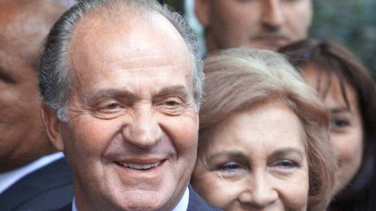 Juan Carlos I vuelve a conmocionar a su familia con el estreno de su libro en España. Juan Carlos I vuelve a conmocionar a su familia con el estreno de su libro en España.