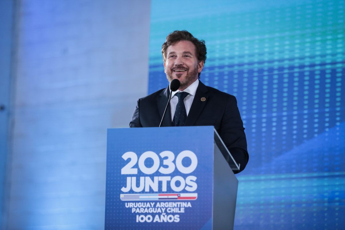 Alejandro Domínguez respondió a las criticas que llegaron desde el viejo continente por los cupos de Conmebol al Mundial 2026. Alejandro Domínguez respondió a las criticas que llegaron desde el viejo continente por los cupos de Conmebol al Mundial 2026.