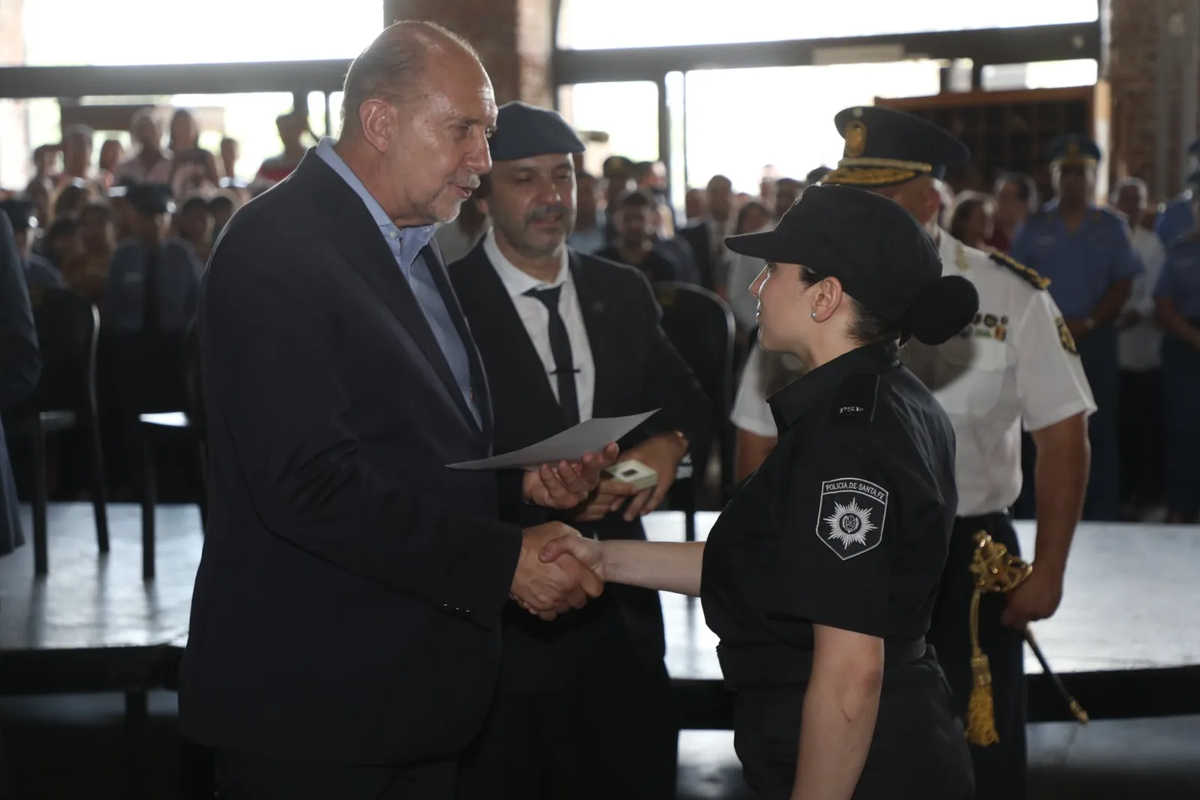 Perotti en el acto de egreso de 916 agentes al servicio penitenciario. Perotti en el acto de egreso de 916 agentes al servicio penitenciario. 