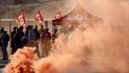 altText(Se incendia París entre matones, la ultraizquierda y una bomba de la SGM)}
