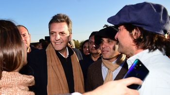 Sergio Massa de visita en Catamarca anunció aumento 100% los montos de la Línea Crear Federal, para productores y productoras. Sergio Massa de visita en Catamarca anunció aumento 100% los montos de la Línea Crear Federal, para productores y productoras.