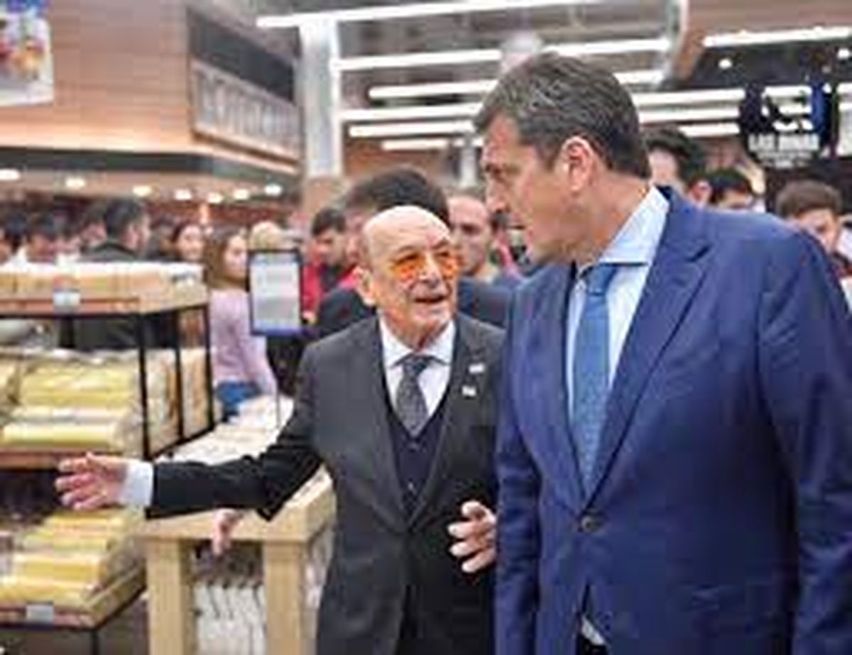El ministro de Economía junto al empresario, Alfredo Coto El ministro de Economía junto al empresario, Alfredo Coto