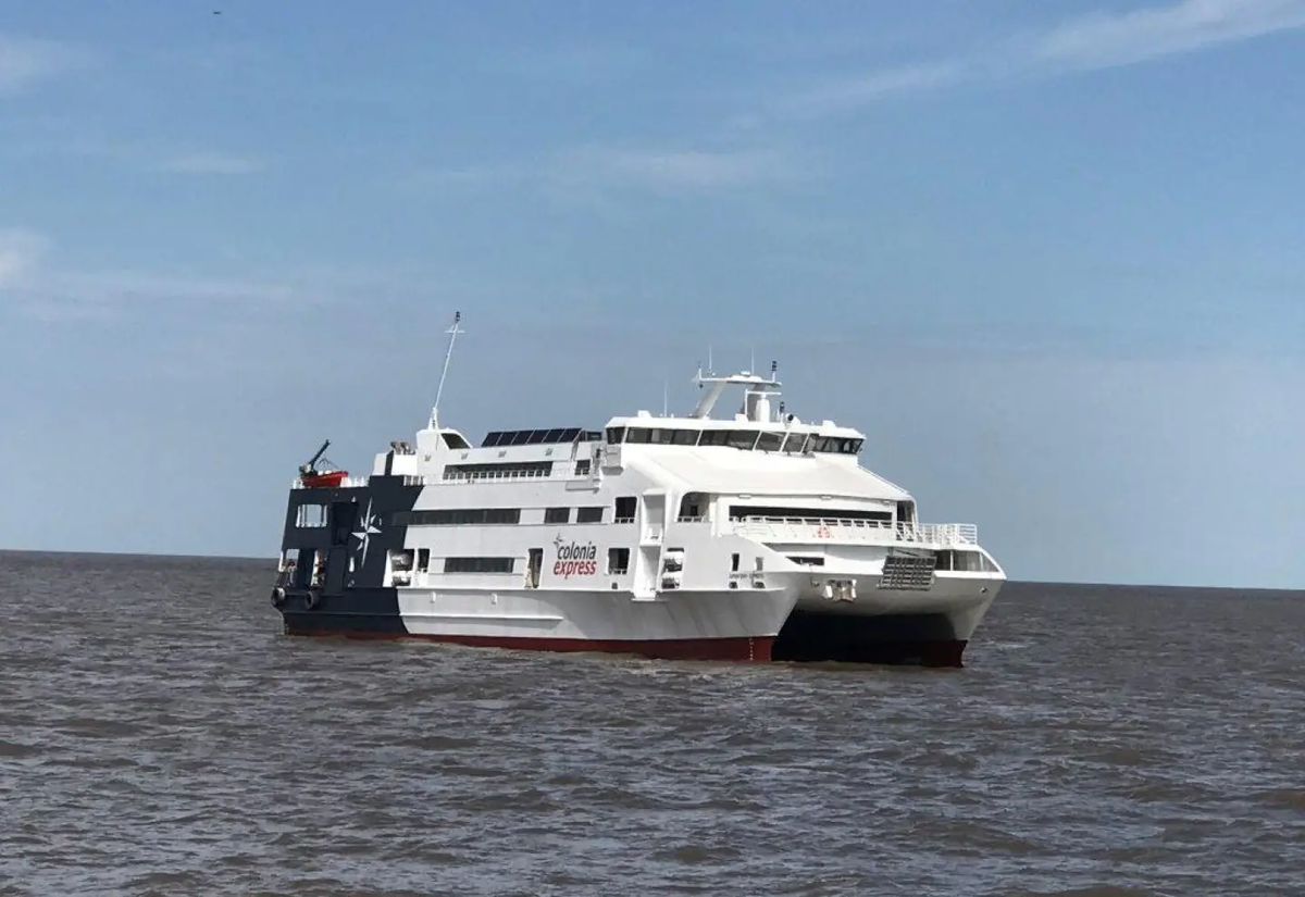 Colonia Express quiere que Buquebus comparta el servicio ya que no hay el necesario puente sobre el Río de la Plata.