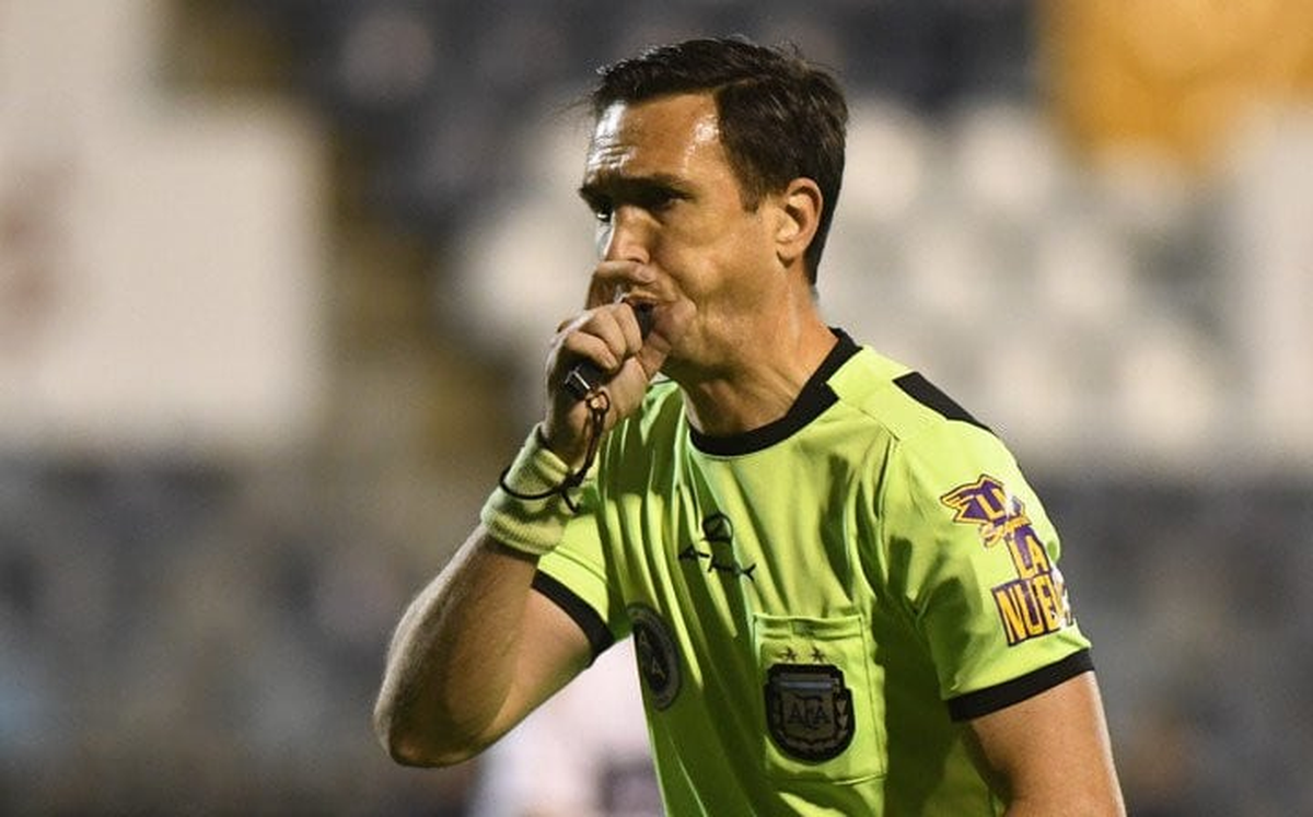 Pablo Dóvalo, árbitro amigo del Chiqui Tapia.