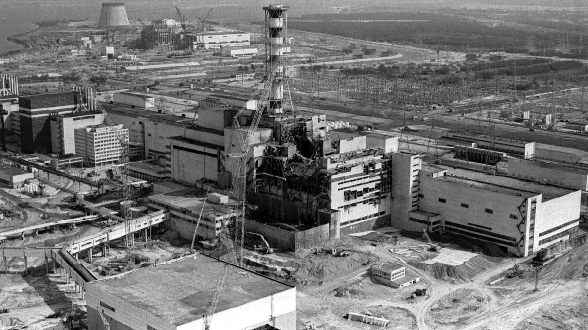 El desastre de Chernóbil en 1986 fue el peor accidente nuclear de la historia y dejó consecuencias devastadoras en el ambiente hasta el día de hoy.