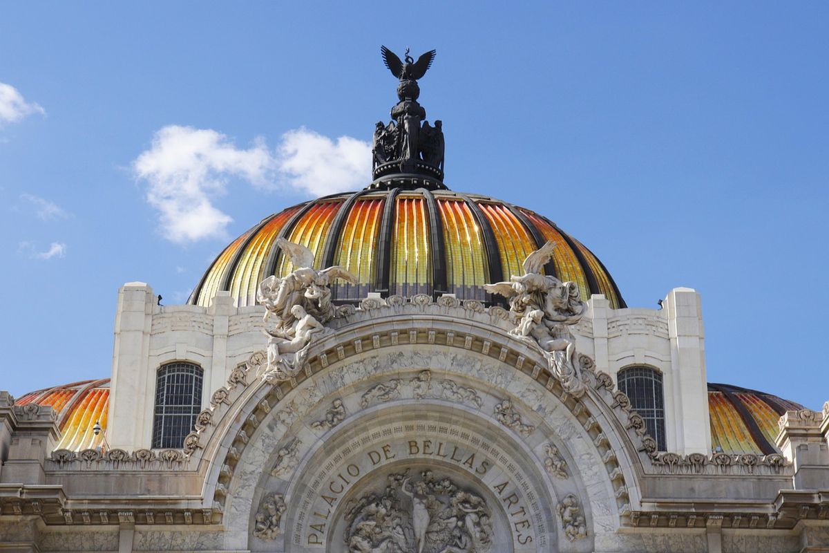 El Palacio de Bellas Artes, ícono cultural de Ciudad de México, combina arquitectura monumental y vida artística en pleno corazón del centro histórico. El Palacio de Bellas Artes, ícono cultural de Ciudad de México, combina arquitectura monumental y vida artística en pleno corazón del centro histórico.