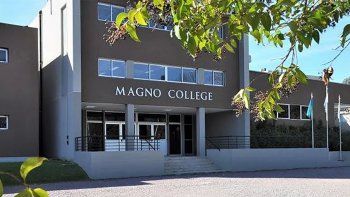 Magno College, de Pilar. Magno College, de Pilar.