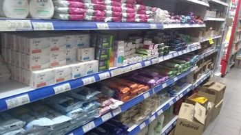 En los mercados de barrio, los precios de los alimentos vuelan... En los mercados de barrio, los precios de los alimentos vuelan...