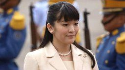 altText(Como Meghan y Harry, en Japón la princesa corta lazos)}