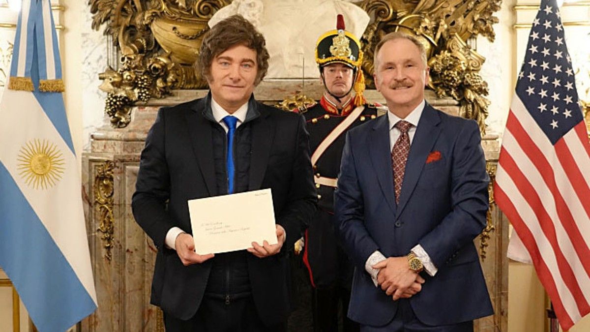 Javier Milei con Peter Lamelas, embajador de USA en la Argentina. Javier Milei con Peter Lamelas, embajador de USA en la Argentina.