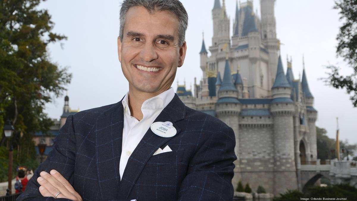 Josh D'Amaro, actual presidente de los parques Walt Disney World y candidato a suceder a Bob Iger. Josh D'Amaro, actual presidente de los parques Walt Disney World y candidato a suceder a Bob Iger.