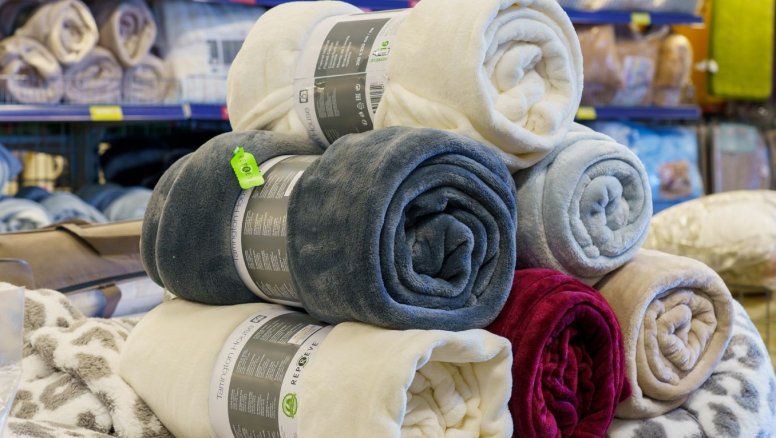 Frazadas a precios de outlet: El 2x1 de este supermercado que nadie esperaba