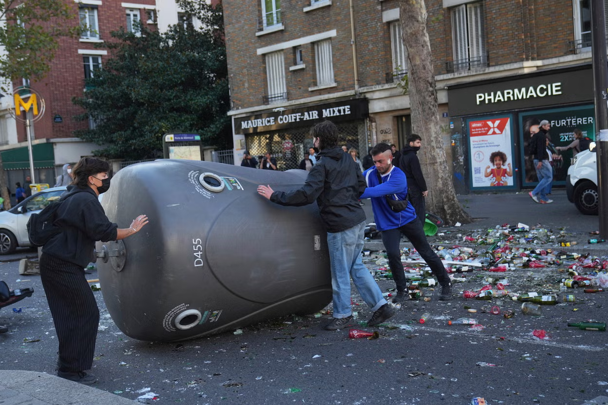 Vandalismo y barricadas en Francia, en plena ola de protestas | GENTILEZA EFE Vandalismo y barricadas en Francia, en plena ola de protestas | GENTILEZA EFE