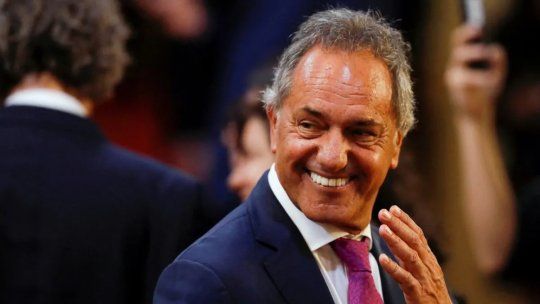 Daniel Scioli por ahora resiste, pero hay versiones sobre su continuidad en el Gobierno. Daniel Scioli por ahora resiste, pero hay versiones sobre su continuidad en el Gobierno.