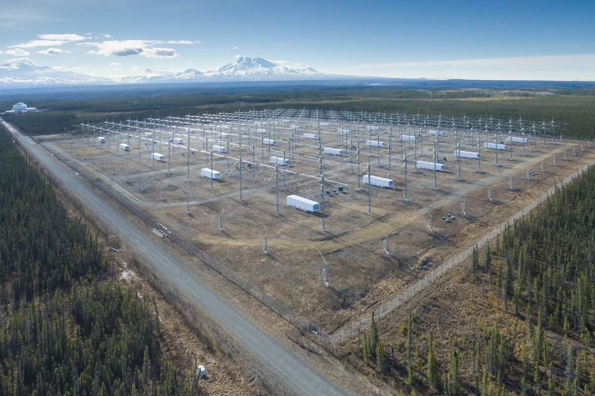 El sistema HAARP (Programa de Investigación Auroral Activa de Alta Frecuencia) se observa en Gakona, Alaska. HAARP ha sido objeto de teorías conspirativas sobre el control del clima | GENTILEZA NEWSWEEK El sistema HAARP (Programa de Investigación Auroral Activa de Alta Frecuencia) se observa en Gakona, Alaska. HAARP ha sido objeto de teorías conspirativas sobre el control del clima | GENTILEZA NEWSWEEK