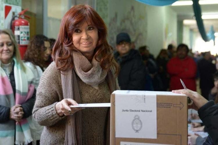 cristina vota.jpg