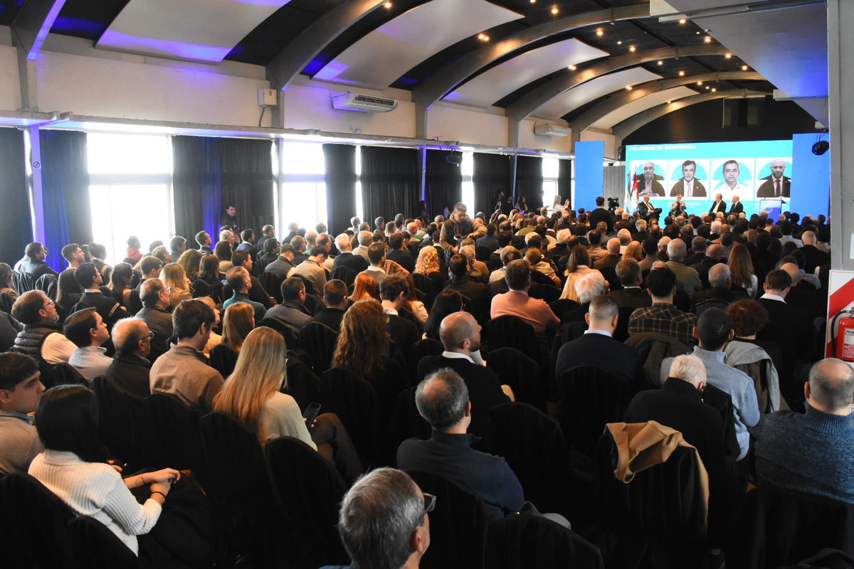 El gobernador participó de la conferencia "Fabricar Futuro". La actividad se desarrolló en el Salón Terrazas de La Fluvial. El gobernador participó de la conferencia "Fabricar Futuro". La actividad se desarrolló en el Salón Terrazas de La Fluvial.