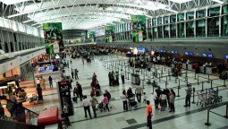 altText(Se extiende el cierre de fronteras y la prohibición de ingreso de extranjeros)}