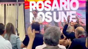 Santa Fe tuvo su 1ra. Asamblea Ciudadana que concluyó con el Se siente / se siente / Maxi Presidente. Santa Fe tuvo su 1ra. Asamblea Ciudadana que concluyó con el Se siente / se siente / Maxi Presidente.