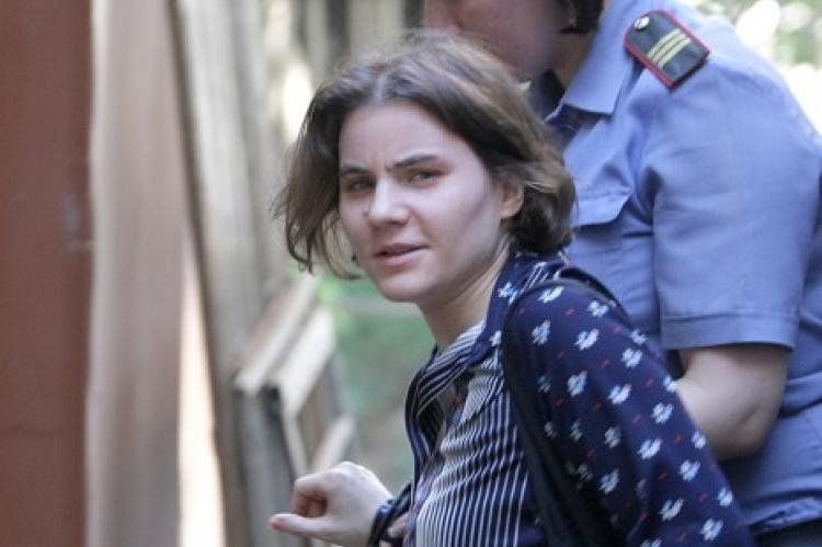 Yekaterina Samutsevich, de 30 años, vinculada a colectivos LGTB (lesbianas, gays, bisexuales y personas transgénero), es fotógrafa y con estudios en multimedia.