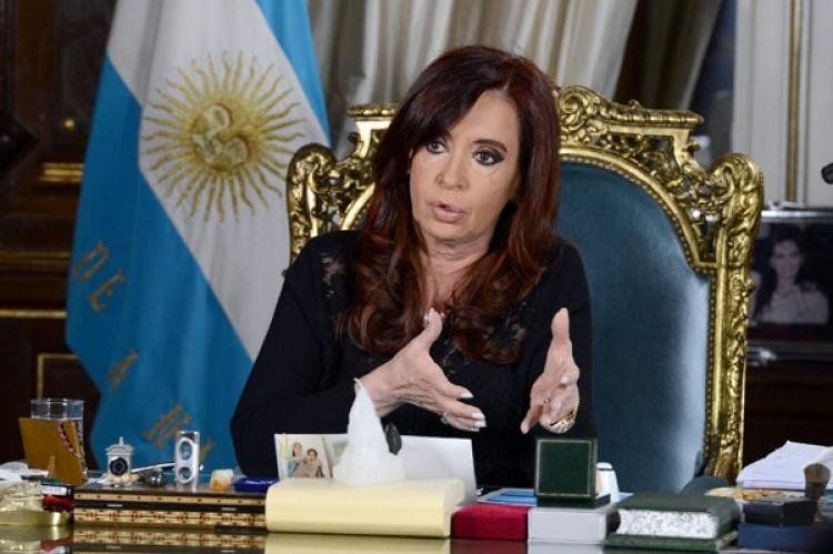 Cristina Fernández utilizó la cadena nacional para desviar la atención y criticar a Scioli por televisión
