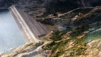 Hidroeléctricas: Extienden por 6 meses más la concesión de una represa clave al hombre que cerró FATE