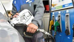 La tensión por el conflicto en Medio Oriente y el cierre prolongado del Estrecho de Ormuz dispararon el precio del barril de petróleo.&nbsp; 