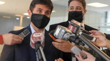 investigan al ex piloto larrauri; los fiscales del juego clandestino siguen detras de traferri; sube el boleto; y llegan vacunas investigan al ex piloto larrauri; los fiscales del juego clandestino siguen detras de traferri; sube el boleto; y llegan vacunas