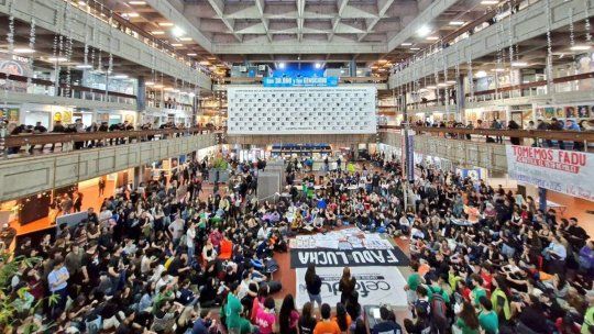 Asamblea en la Facultad de Arquitectura, Diseño y Urbanismo de la UBA. 