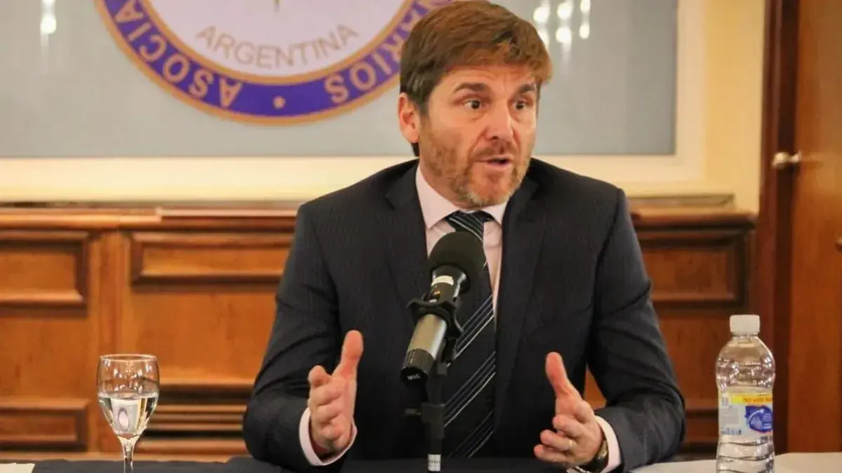 Andrés Basso, de la Asociación de Magistrados y Funcionarios de la Justicia Nacional, advirtió sobre la falta de envío de pliegos de jueces al Senado, algo que corresponde hacer a Javier Milei. Andrés Basso, de la Asociación de Magistrados y Funcionarios de la Justicia Nacional, advirtió sobre la falta de envío de pliegos de jueces al Senado, algo que corresponde hacer a Javier Milei.