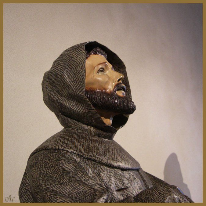 Escultura de Francisco de Asís, por Fernando Ortiz (Málaga, 1738). Madera policromada Museo Nacional de Escultura, Valladolid. Escultura barroca española. Escuela andaluza.